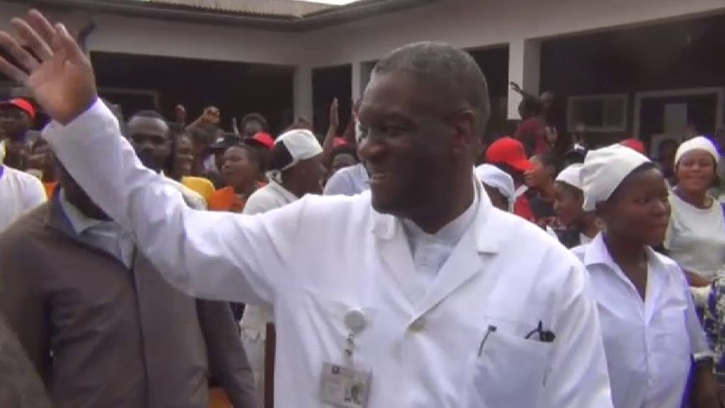 El premio Nobel de la Paz celebra su galardón con sus pacientes en el hospital de Bukavu
