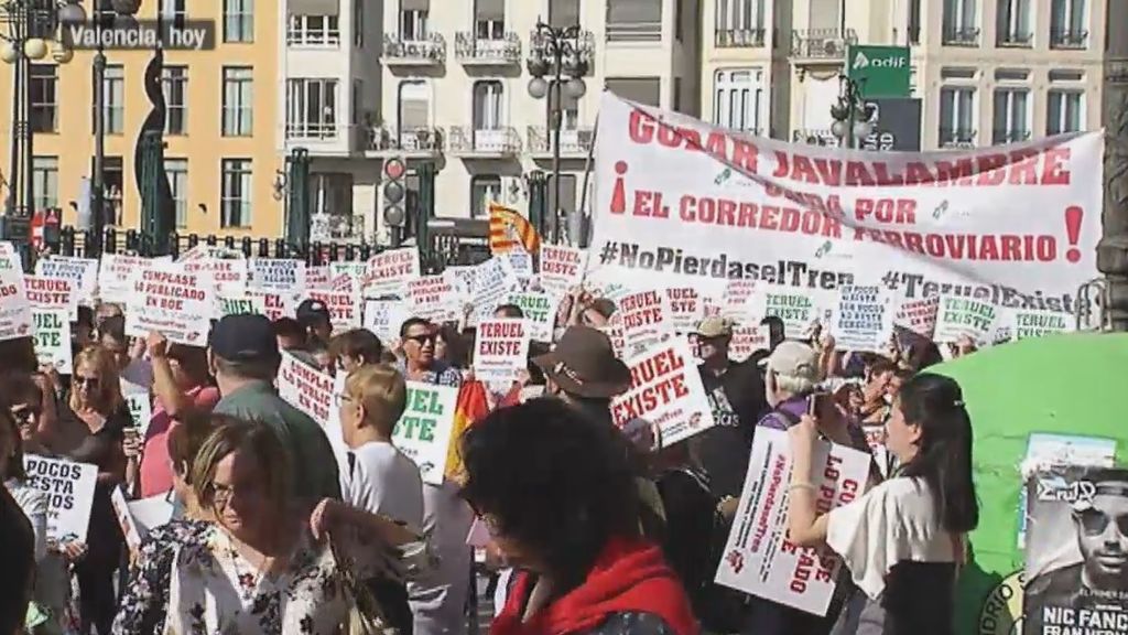 "Teruel existe pero el tren no existe",  valencianos y turolenses piden un tren "decente"