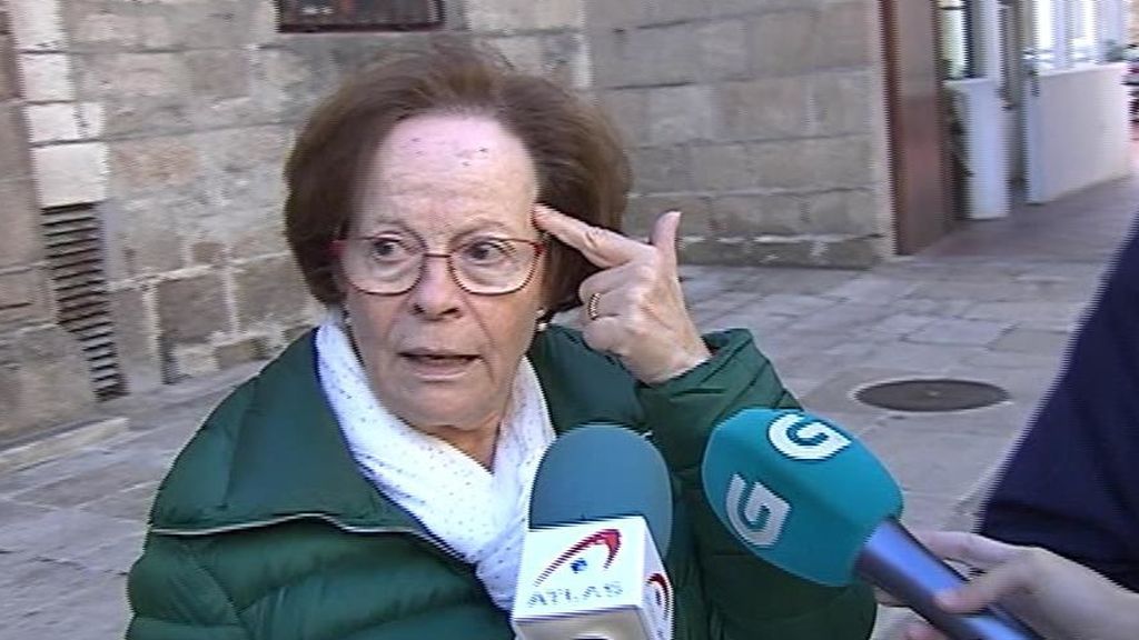 "No digo palabrotas pero tuve que decirlas todas", indignación vecinal en A Coruña tras la retirada "exprés" de la ofrenda a la Virgen del Rosario