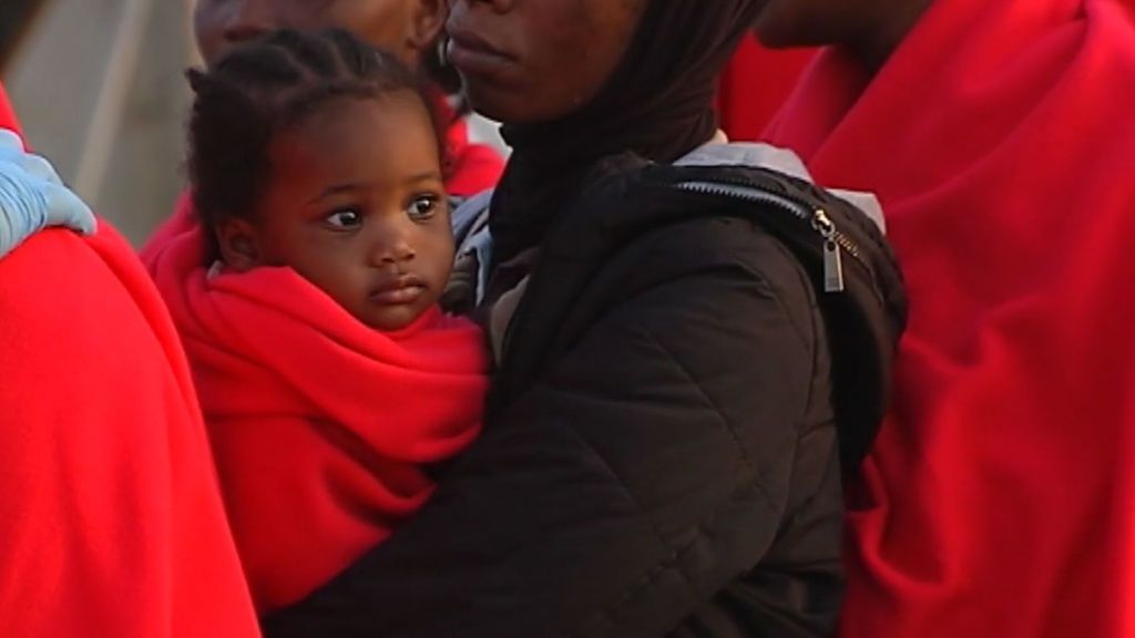 Inmigración en Andalucía:  Mujeres, niños y familias enteras entre los rescatados del mar