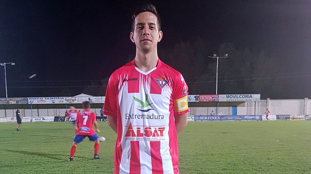Ricardo Durán, futbolista del Don Benito, no llega a tiempo al examen a Policía tras la cancelación del vuelo de su equipo desde Melilla Ricardo Durán, futbolista del Don Benito, no llega a tiempo al examen a Policía tras la cancelación del vuelo de su equipo desde Melilla