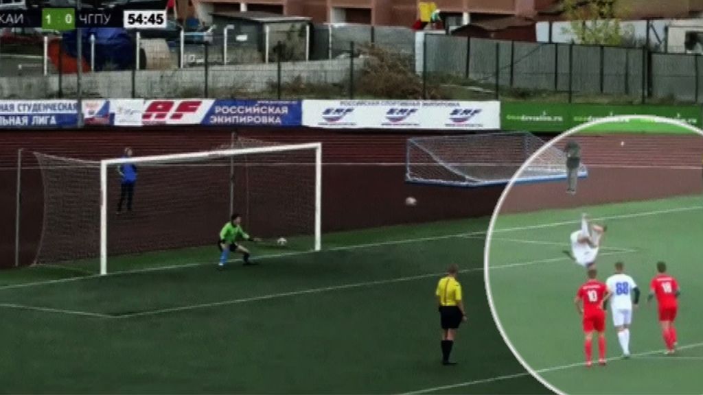 Penalti y voltereta: un lanzamiento que te dejará con la boca abierta