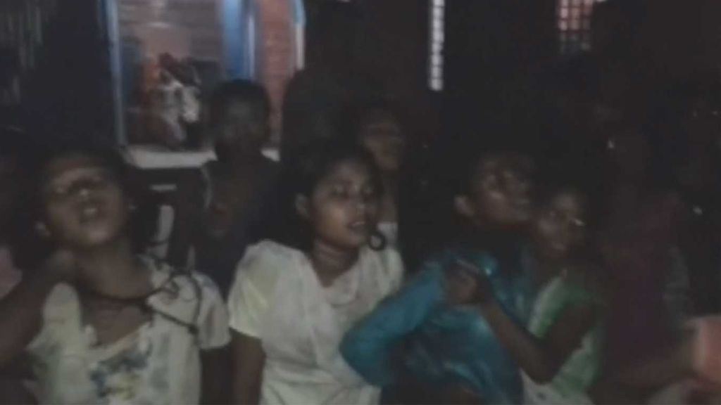 Apalean a una veintena de niñas de entre 12 y 16 años en India