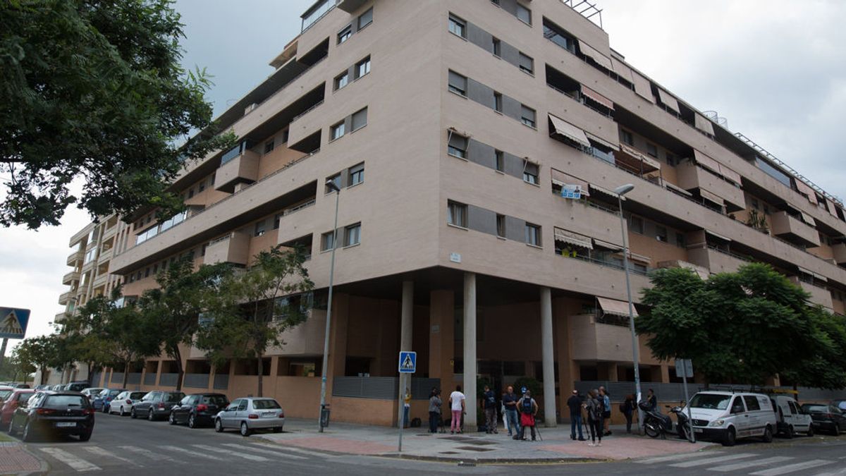 La niña muerta en Málaga tras caer de un sexto piso habría sido lanzada por el hombre que después se suicidó