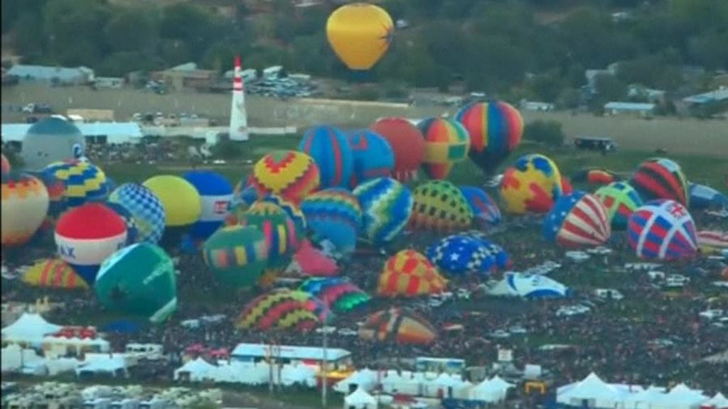 Más de medio millar de globos participan del festival de globos aerostáticos que celebran su 47 edición
