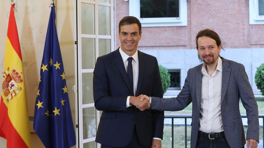 Sánchez e Iglesias sellan el acuerdo sobre los PGE: Pactan subir el salario mínimo a 900 euros