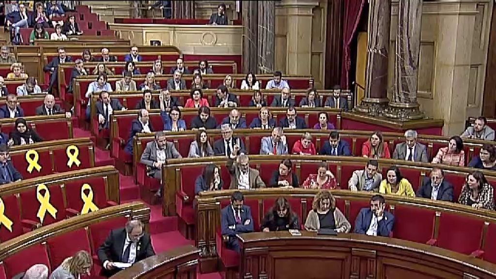 El Parlament aprueba reprobar al Rey Felipe VI gracias a Cataluña en Comú