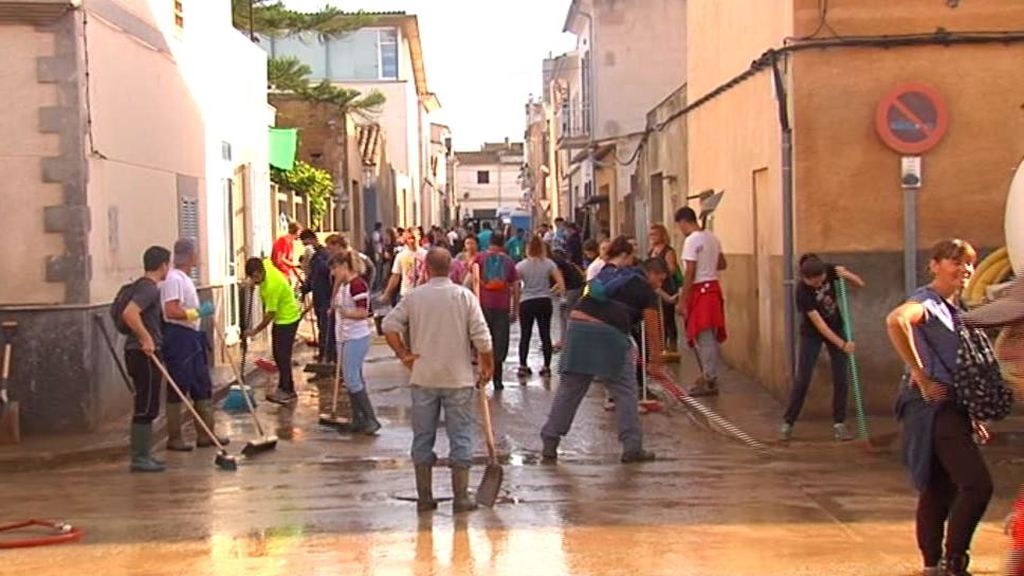 Avalancha de voluntarios para ayudar en Sant Llorenç