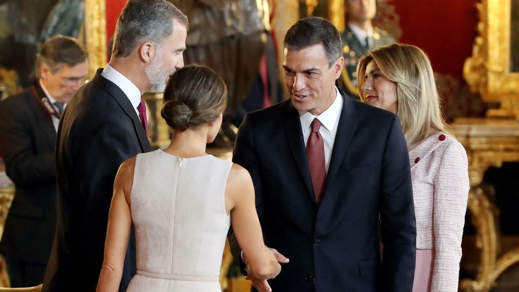 VÍDEO | El error de protocolo de Pedro Sánchez en el Palacio Real VÍDEO | El error de protocolo de Pedro Sánchez en el Palacio Real