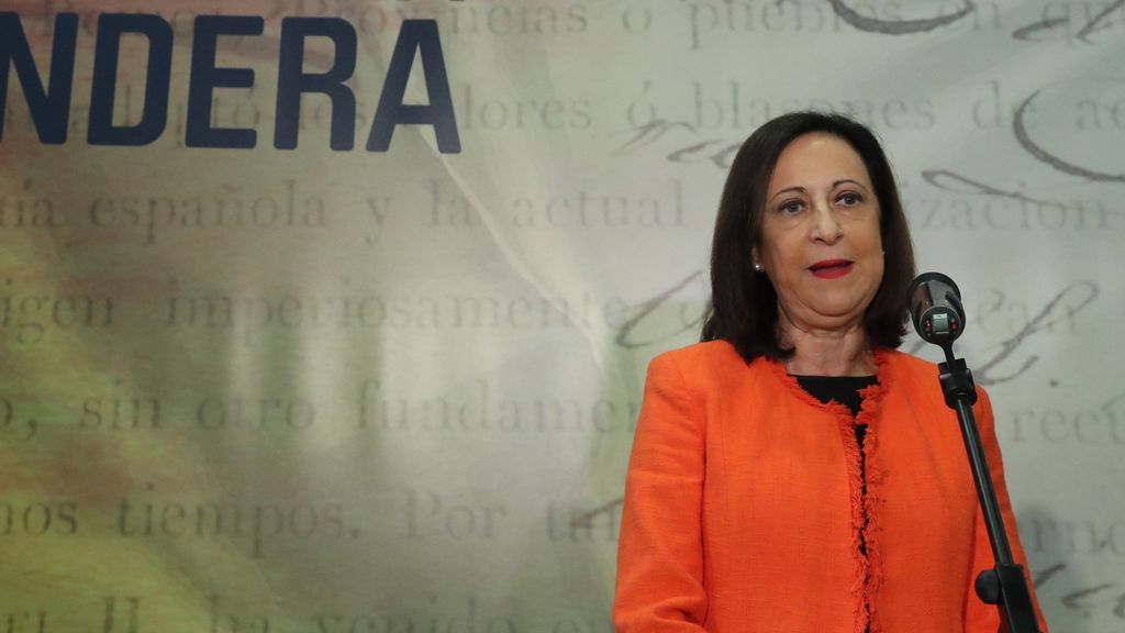 Robles califica de "falta de respeto" los abucheos a Pedro Sánchez en el desfile Robles califica de "falta de respeto" los abucheos a Pedro Sánchez en el desfile