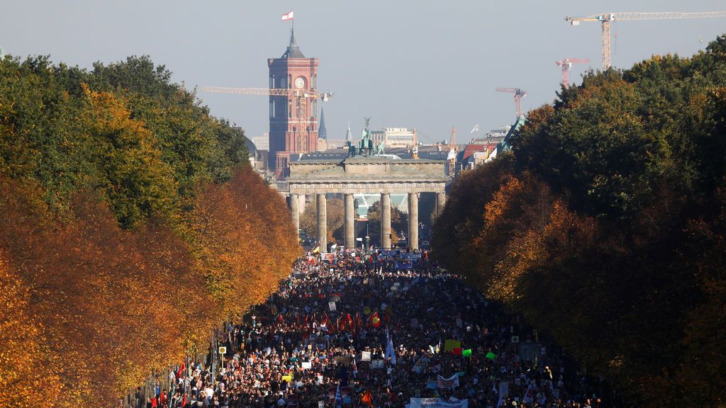 Berlín acoge la mayor manifestación de los últimos años contra el racismo y la xenofobia