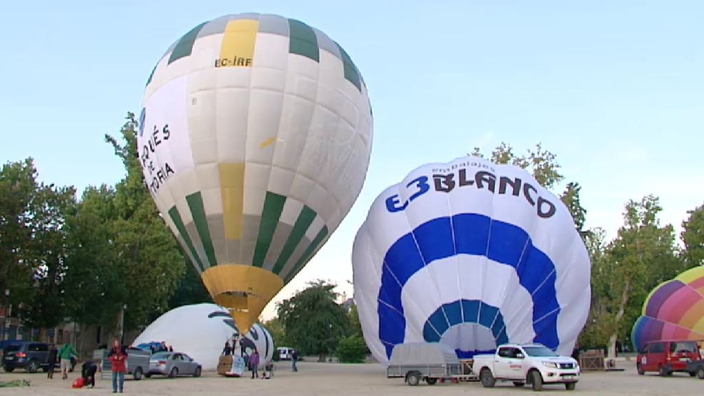 Fin de semana de altos vuelos en Aranjuez: los globos aerostáticos inundan su cielo