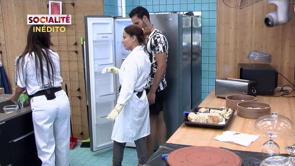 ¿Brujería en GH VIP? Los calcetines de Techi terminan en el congelador