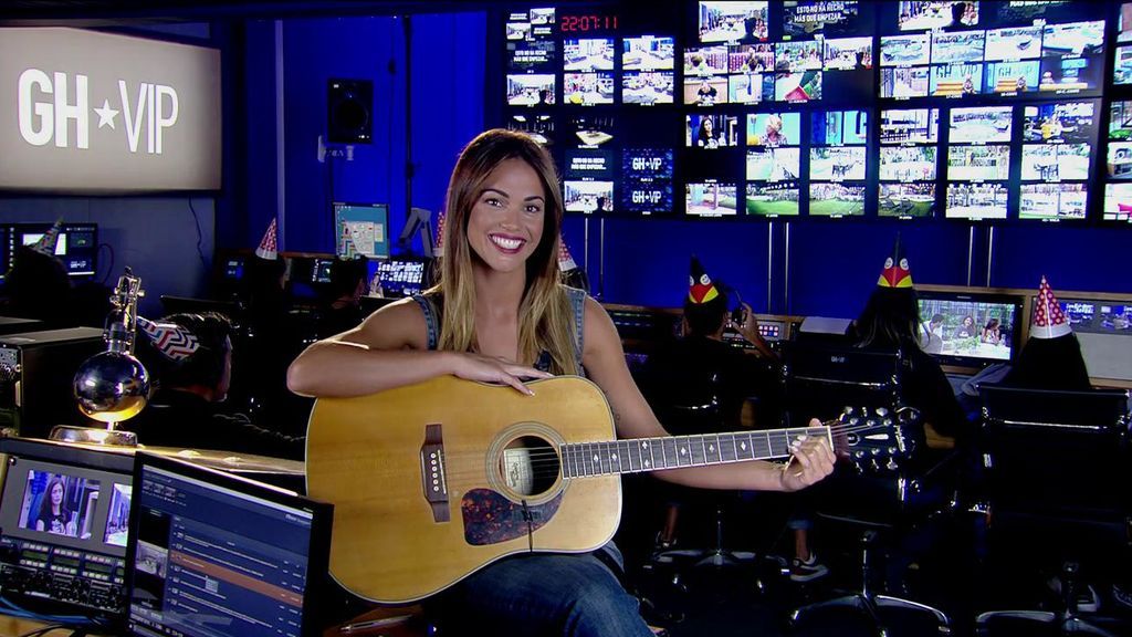 ¡Lara Álvarez, poseída por la guitarra de El Koala, se arranca con ‘Opá yo viazé un corrá’!