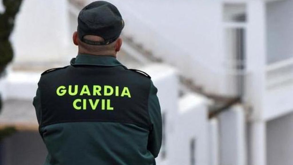 Detienen a un hombre tras atrincherarse durante ocho horas con sus cuatro hijos