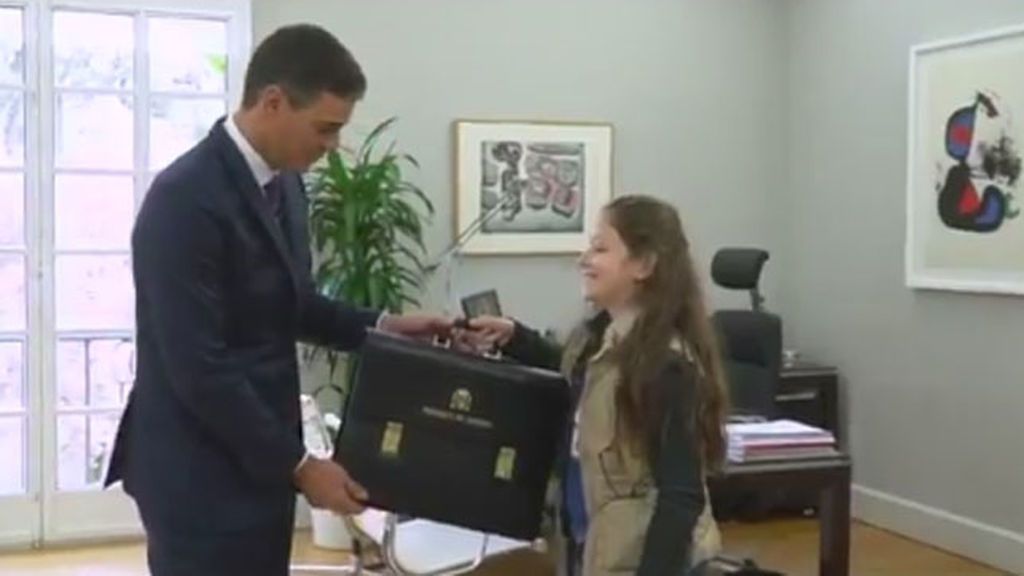 Irene, con 9 años, se convierte en la primera presidenta del Gobierno de España