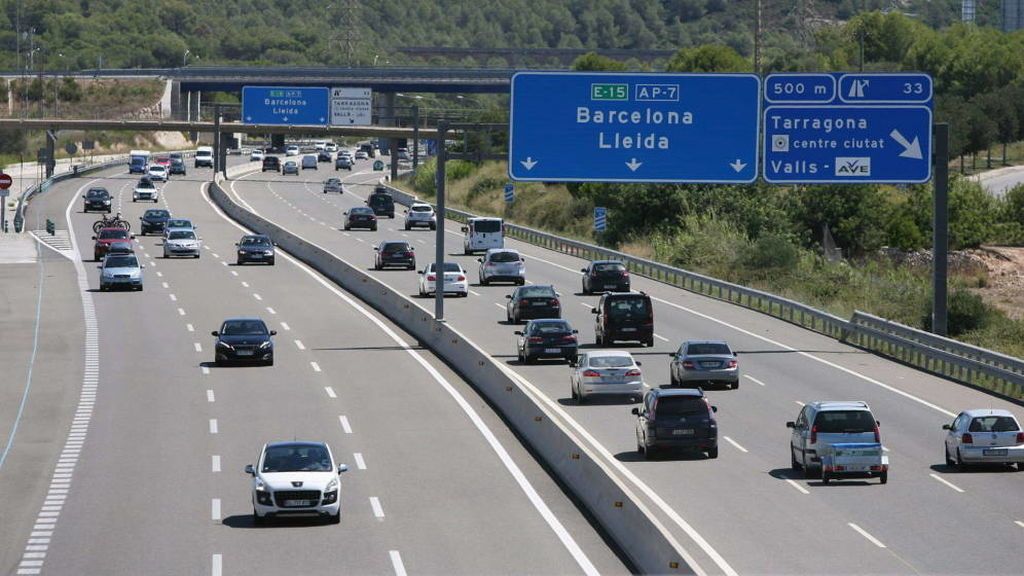 Más de la mitad de los conductores adelanta sin avisar