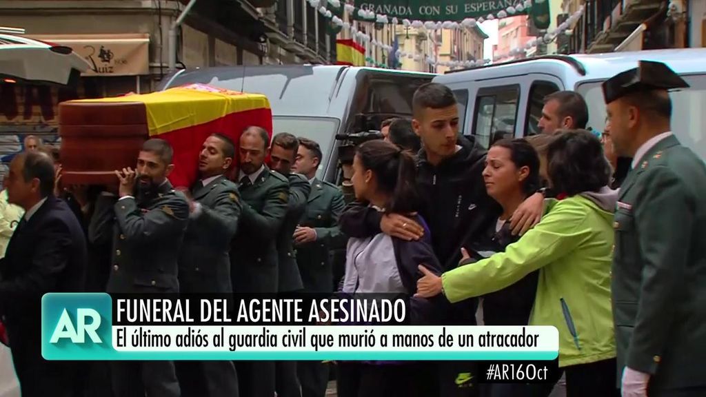 El funeral del guardia civil asesinado: llega el féretro a la catedral de Granada