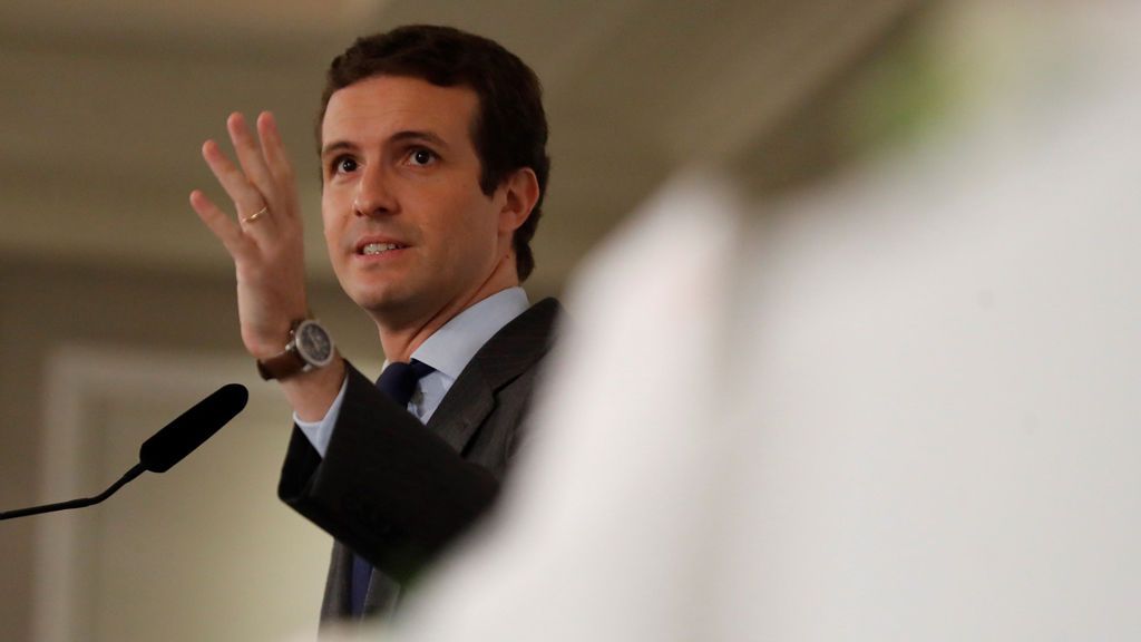 Casado lleva los Presupuestos a Bruselas para desacreditar a Pedro Sánchez: “Abocan a la recesión”