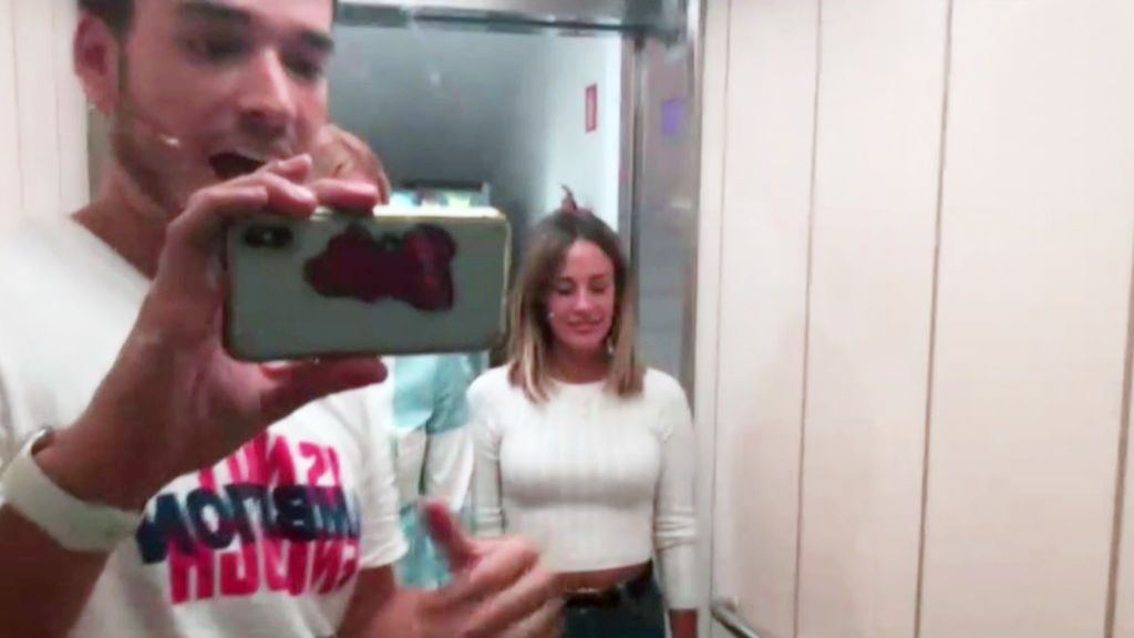 Susana Megan vence uno de sus miedos en directo montándose en un ascensor