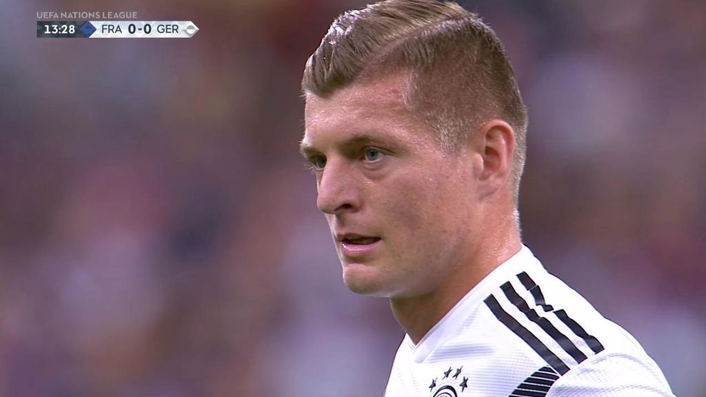 Toni Kroos no perdona y ajusta el penalti al palo para que sea imposible para Lloris