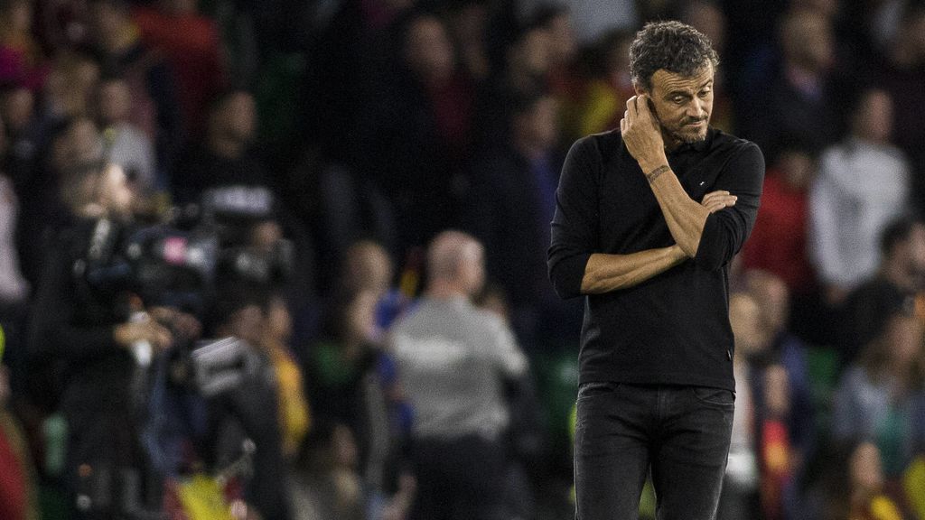 La charla de Luis Enrique en el vestuario tras irse al descanso con tres goles de Inglaterra La charla de Luis Enrique en el vestuario tras irse al descanso con tres goles de Inglaterra
