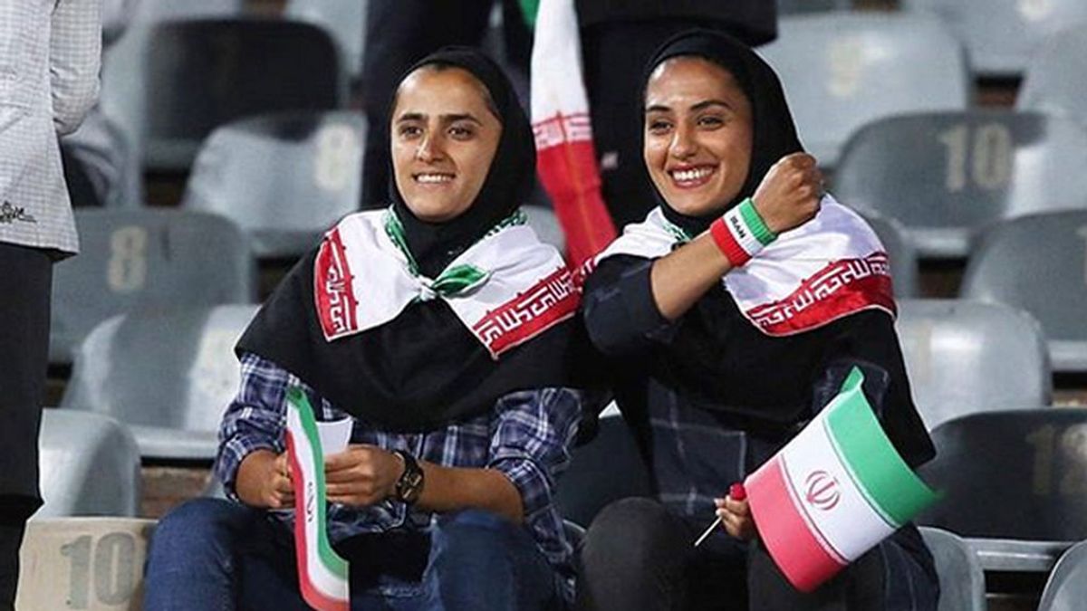 El vergonzoso permiso de Irán a las mujeres para ir al fútbol: solo esposas y madres de los futbolistas