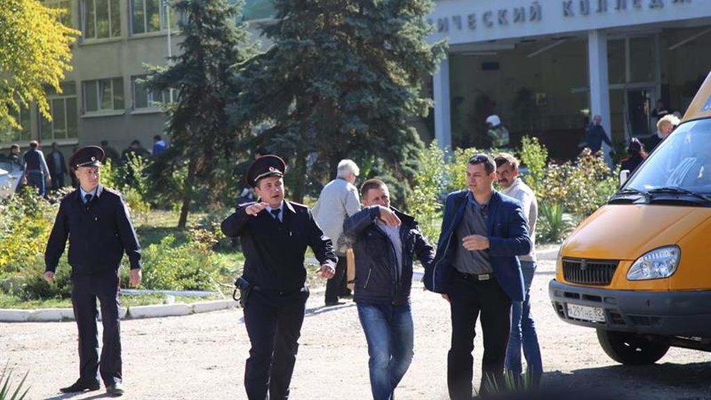Un alumno asesina al menos a 19 personas tras atacar su instituto en Crimea