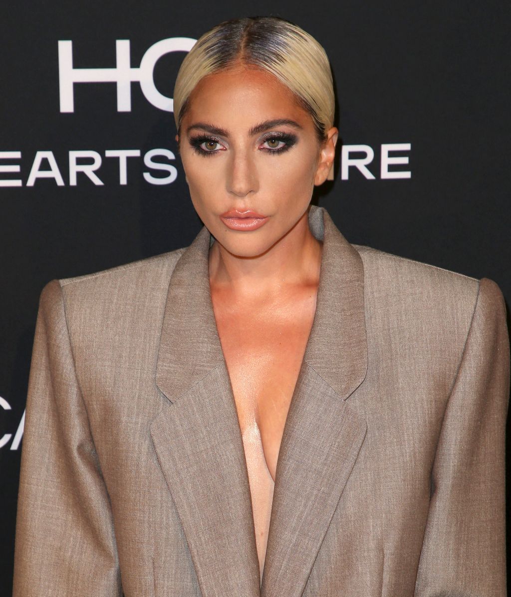 Lady Gaga traje oversize