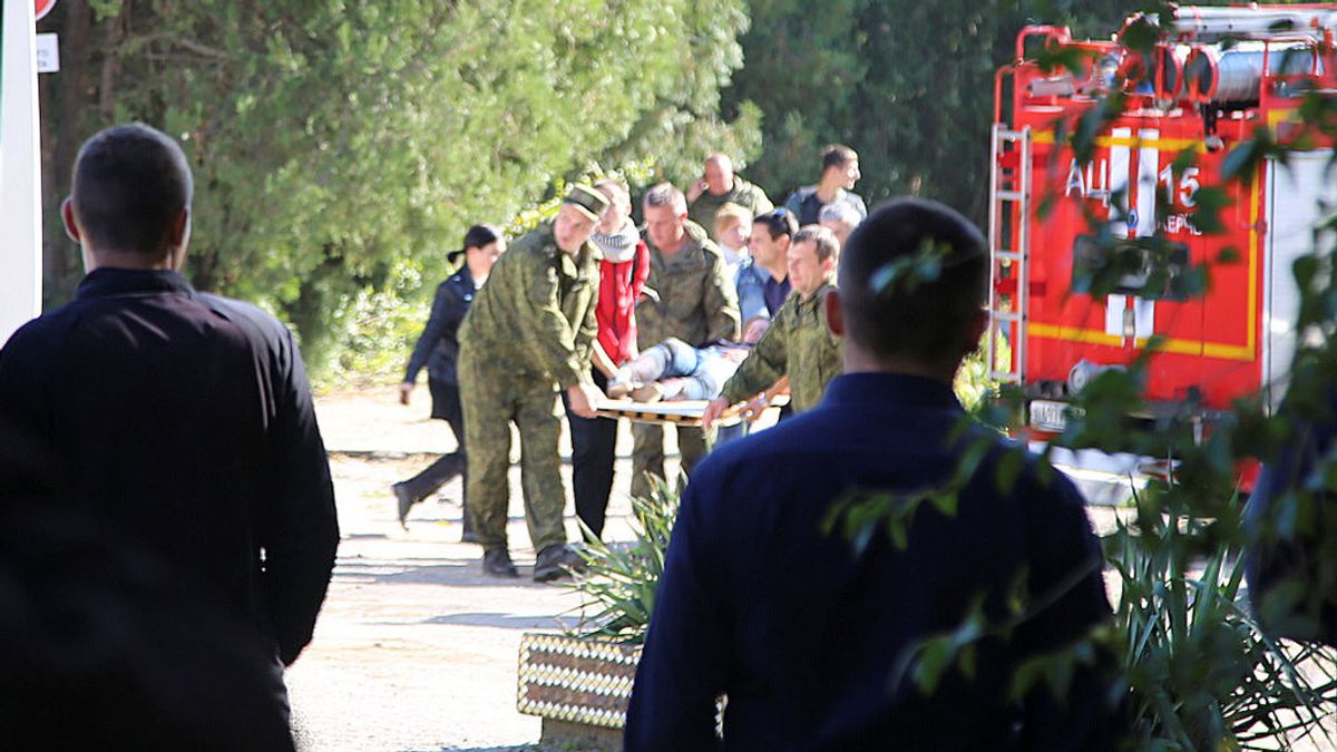 Aumenta a 21 la cifra de muertos por la matanza en un instituto de Crimea