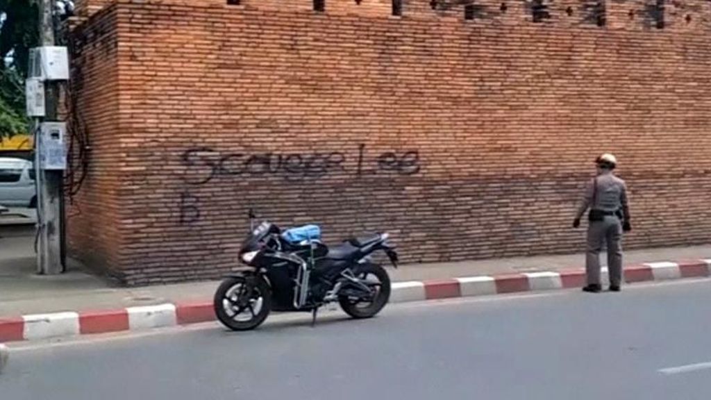 Dos turistas acusados de vandalismo en Tailandia por una pintada