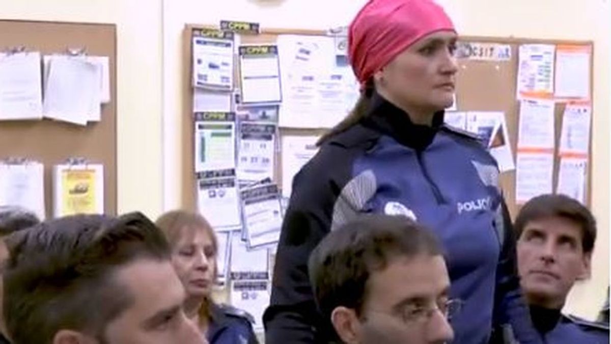 El vídeo de la Policía que promueve el compromiso con el Cáncer de mama