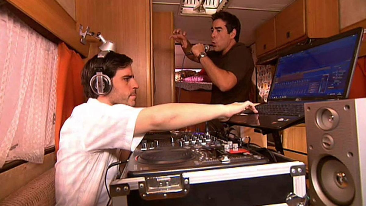 DJ Theo (Ernesto Sevilla) lo da todo ‘in da house’: ¿Adivinas cómo terminó su última fiesta?