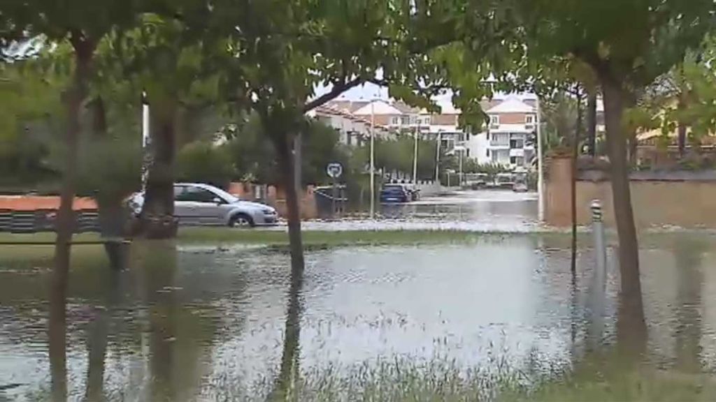 Calles convertidas en ríos en Castellón por la gota fría