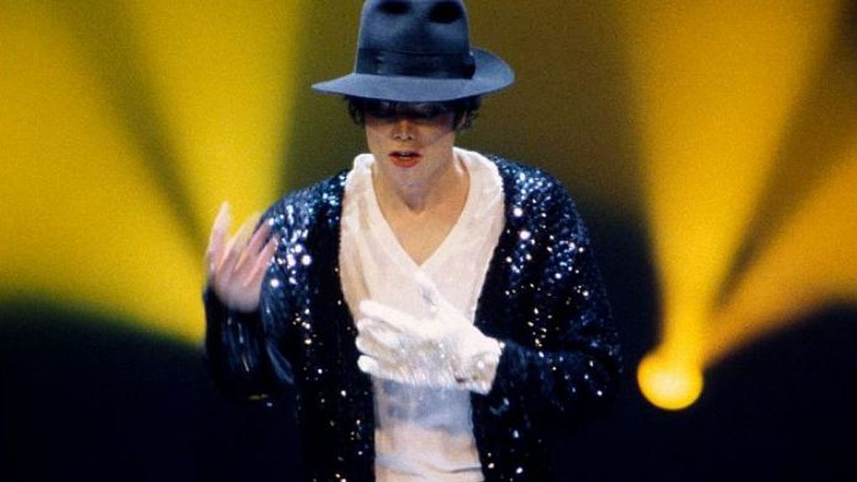 Alerta, fanes! Se vende la chaqueta original de Michael Jackson en 'Billie  Jean' por 3.500 euros