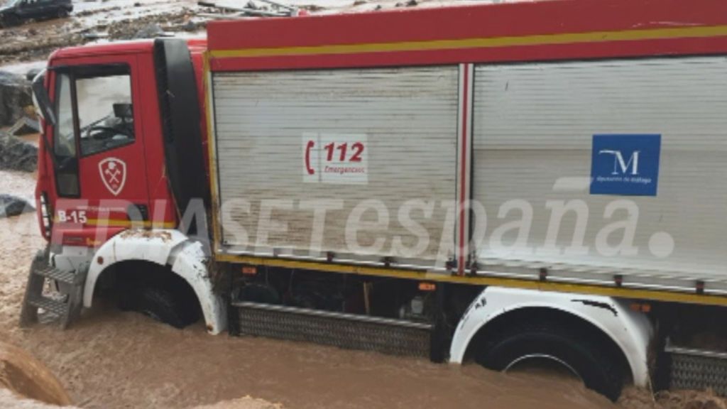¡Exclusiva! Imágenes del camión de bomberos en el que viajaba el bombero fallecido en Málaga