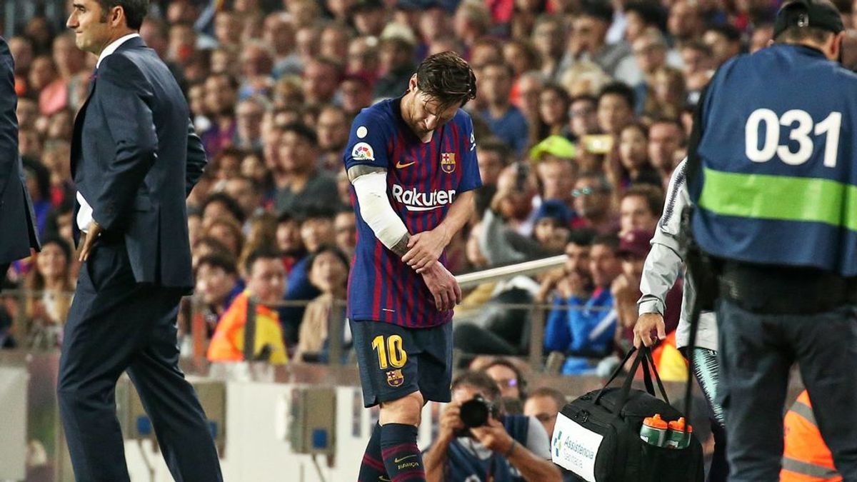 Messi se perderá seis partidos tras fracturarse el brazo derecho Messi se perderá seis partidos tras fracturarse el brazo derecho