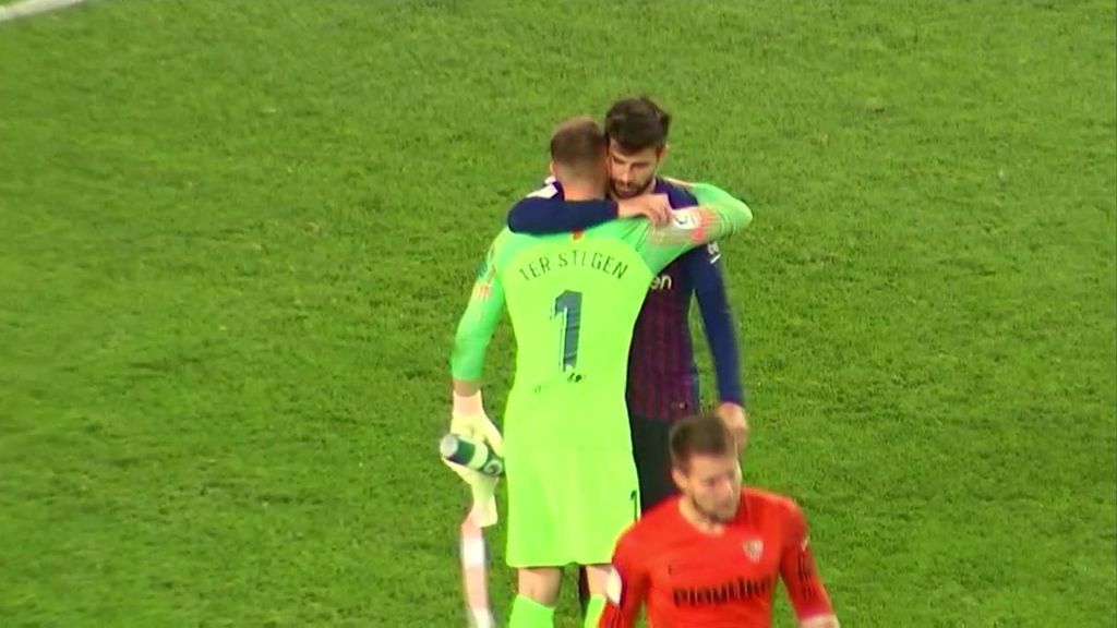 Ter Stegen y Piqué, protagonistas tras su gran partido ante el Sevilla