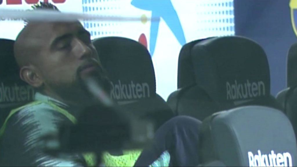 El vídeo de Vidal que enfada al barcelonismo: pasividad en el banquillo durante el Barça – Sevilla