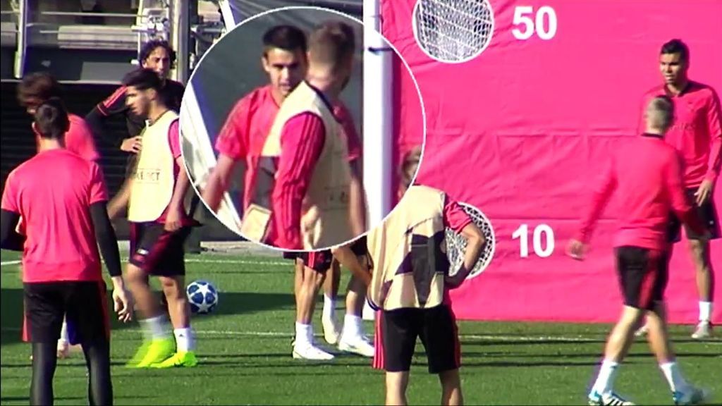 Ramos pierde los nervios en el entrenamiento y la emprende a balonazos con el canterano Reguilón