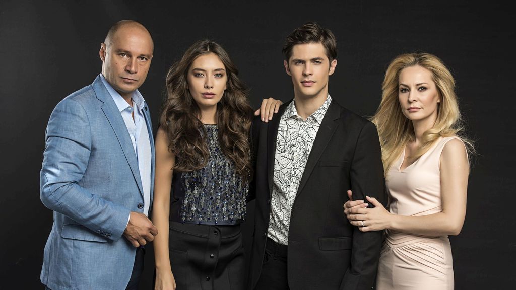 Personajes de Kara Sevda (Amor eterno).