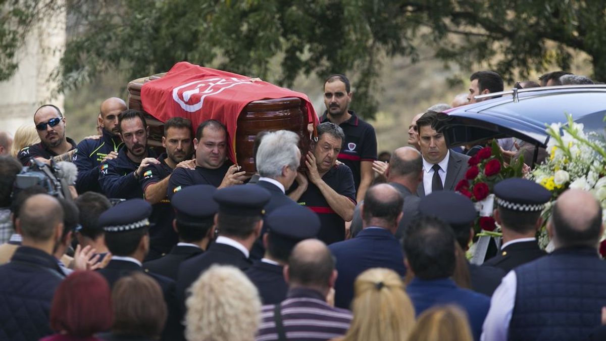 Dolor, llanto y orgullo en el funeral por José Gil, el bombero que dio su vida por salvar otras