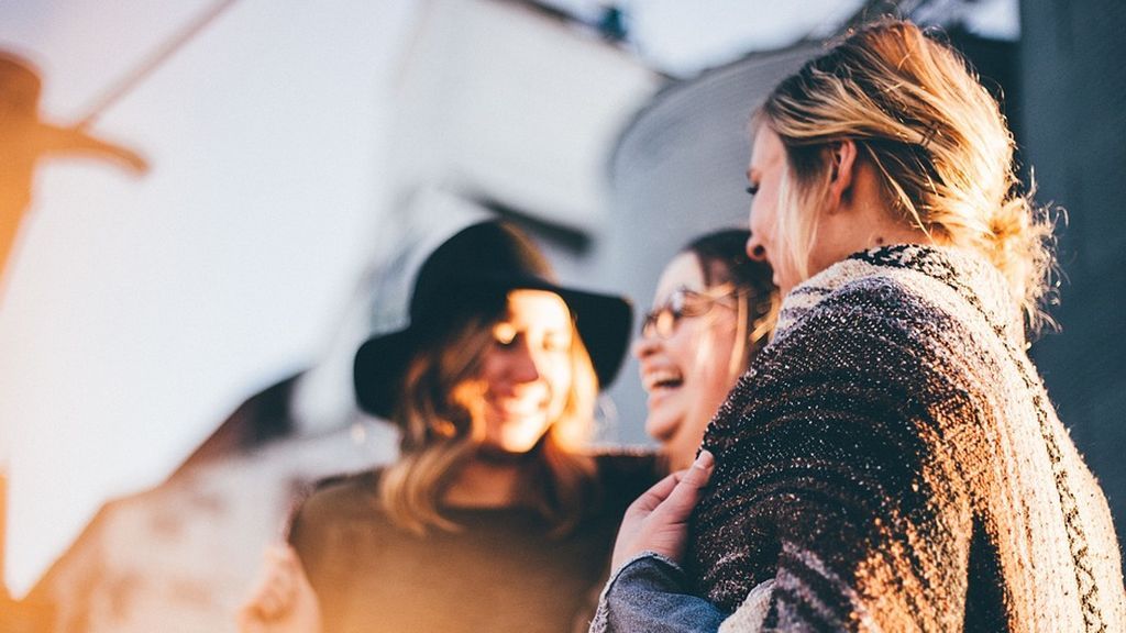 Las mujeres españolas viven más y se independizan y casan antes Las mujeres españolas viven más y se independizan y casan antes