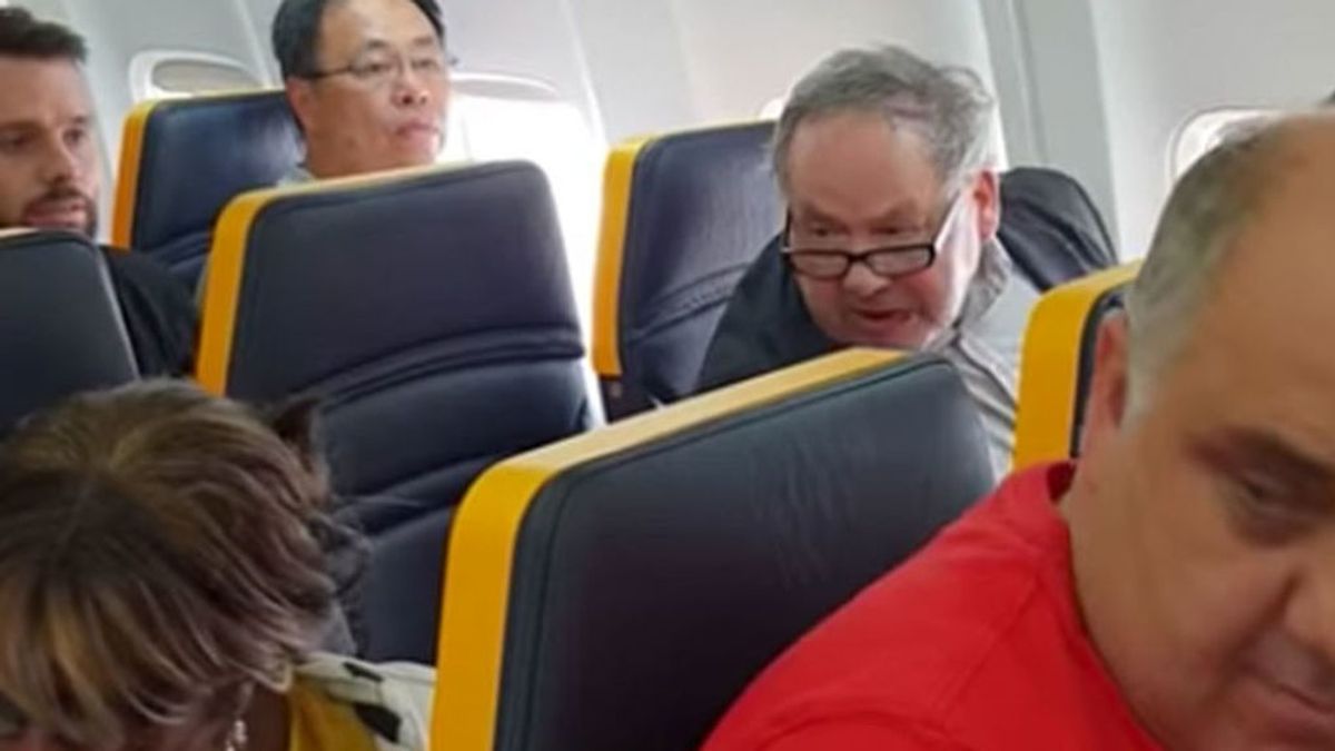 Insultos a una mujer negra durante un vuelo de Ryanair: “Fea, bastarda”