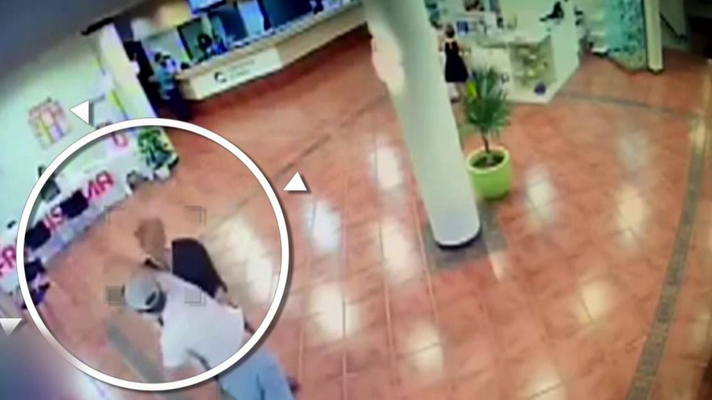 Las imágenes del director de un hotel que recibió dos puñetazos al intentar evitar una agresión machista