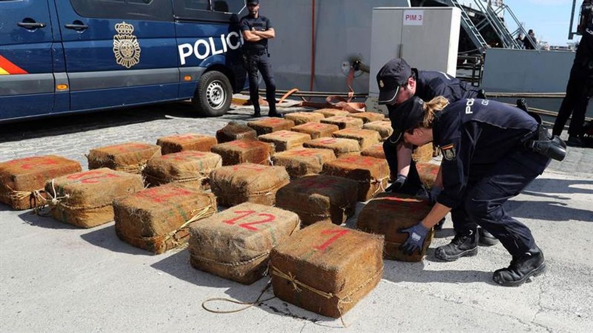Interceptan un barco con 1.4000 kilos de cocaína cerca de las islas Canarias