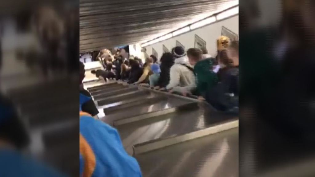 Terror en una estación de metro de Roma al hundirse una escalera mecánica
