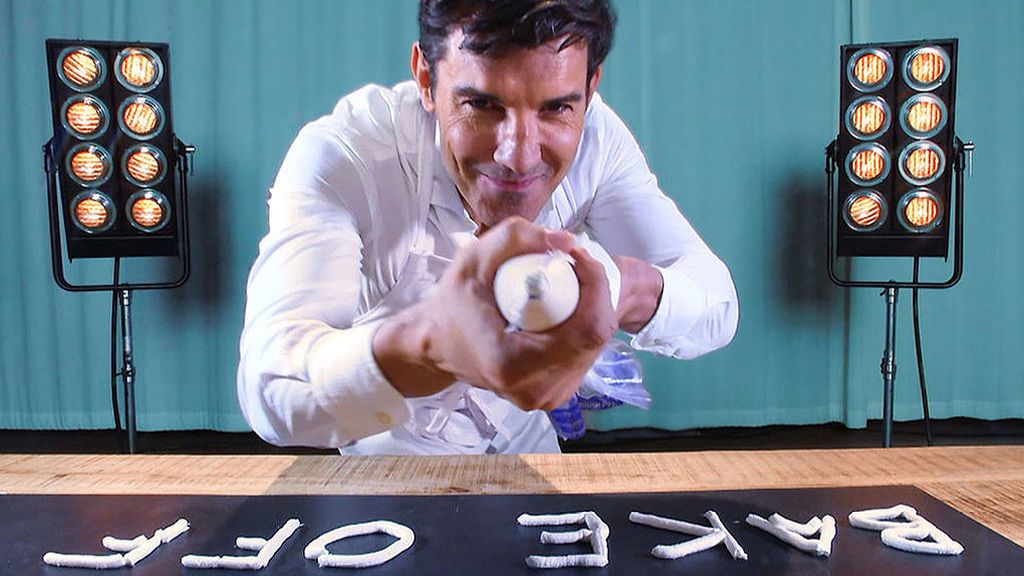 Jesús Vázquez se atreve con su primer pastel en ‘Bake off’