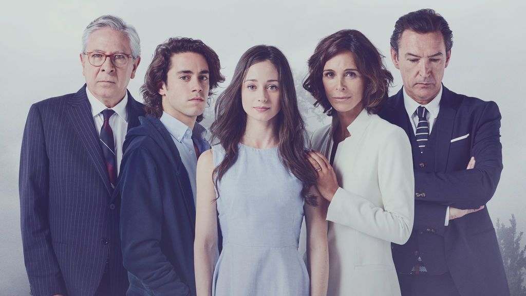 Juan Meseguer, Oriol Puig, Elena Rivera, Lydia Bosch y Ginés García Millán, la familia García-McMahón de 'La verdad'.