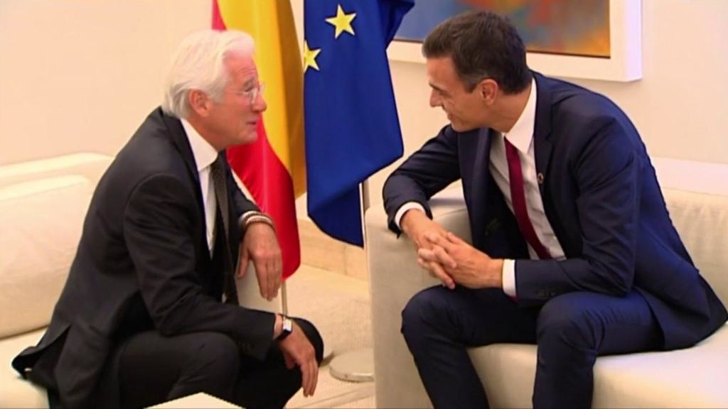 El momento fan de Pedro Sánchez, recibe a Richard Gere en La Moncloa